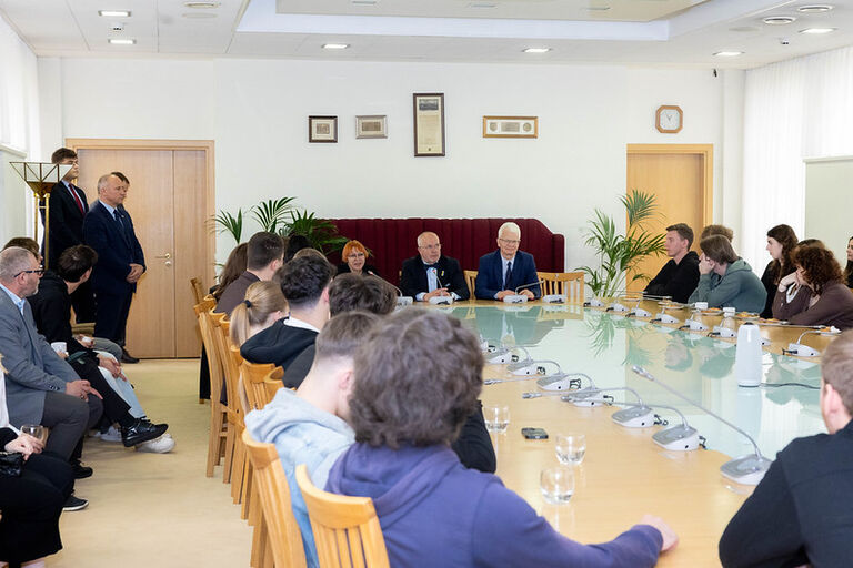 Seimo Pirmininkas Juozas Olekas susitiko su Seime viešinčia Balstogės Universiteto delegacija Seimo Pirmininkas Juozas Olekas susitiko su Seime viešinčia Balstogės Universiteto delegacija