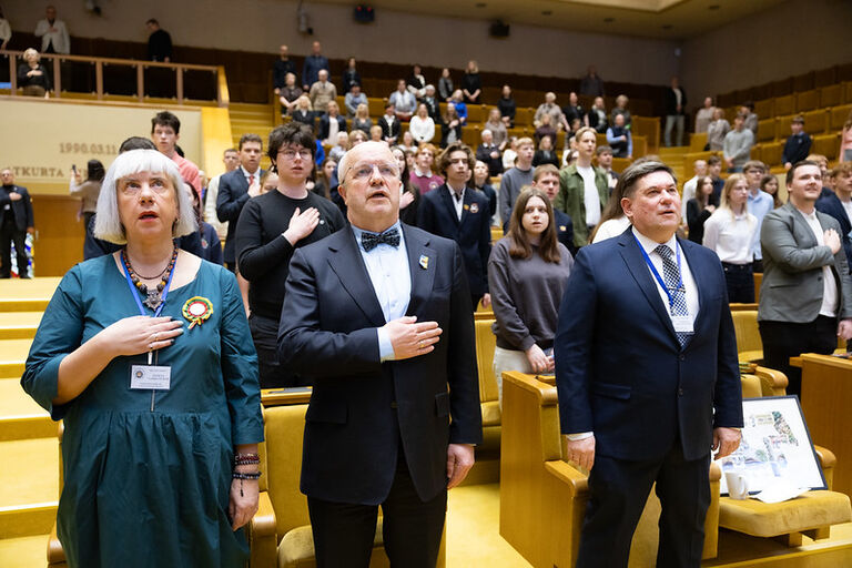 Seimo Pirmininkas Juozas Olekas pasveikino nacionalinio konkurso „Lietuvos istorijos žinovas“ dalyvius