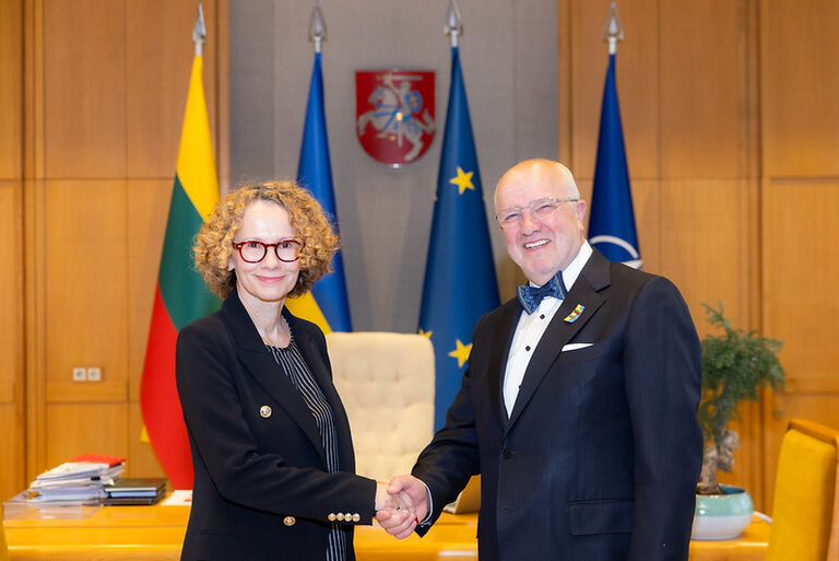 Seimo Pirmininkas Juozas Olekas susitiko su NATO Generalinio sekretoriaus pavaduotoja Radmila Šekerinska Seimo Pirmininkas Juozas Olekas susitiko su NATO Generalinio sekretoriaus pavaduotoja Radmila Šekerinska