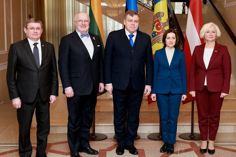 Moldovos, Lietuvos, Estijos ir Latvijos parlamentų pirmininkai (Igor Grosu, Juozas Olekas, Lauri Hussar ir Daiga Mieriņa) Kišiniove susitiko su Moldovos Respublikos Prezidente Maia Sandu Moldovos, Lietuvos, Estijos ir Latvijos parlamentų pirmininkai (Igor Grosu, Juozas Olekas, Lauri Hussar ir Daiga Mieriņa) Kišiniove susitiko su Moldovos Respublikos Prezidente Maia Sandu