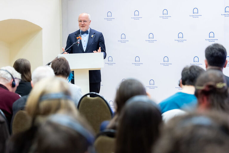 Seimo Pirmininkas Juozas Olekas susitiko su Europos humanitarinio universiteto studentais ir dėstytojais Seimo Pirmininkas Juozas Olekas susitiko su Europos humanitarinio universiteto studentais ir dėstytojais