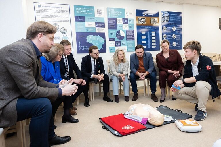 Demokratų frakcijos  „Vardan Lietuvos“ nariai mokėsi suteikti pirmąją pagalbą