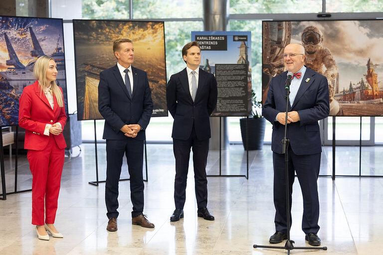 Seimo Pirmininko Juozo Oleko sveikinimo žodis atveriant Algio Kriščiūno parodą ,,Amžinieji projektai‘‘ Seimo Pirmininko Juozo Oleko sveikinimo žodis atveriant Algio Kriščiūno parodą ,,Amžinieji projektai‘‘