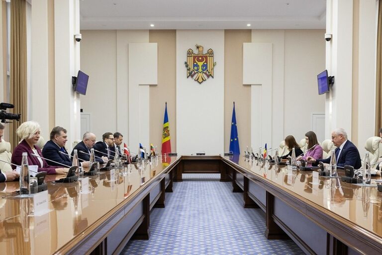 Seimo Pirmininkas Juozas Olekas kartu su Estijos ir Latvijos parlamentų vadovais Lauri Hussar ir Daiga Mieriņa Kišiniove  susitiko su Moldovos Respublikos Ministru pirmininku Aleksandru Munteanu