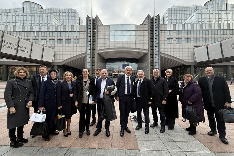 Seimo delegacija (Seimo Pirmininko pavaduotoja R. Morkūnaitė-Mikulėnienė, BFK pirmininkas A. Sysas, EK pirmininkas S. Bucevičius, Seimo nariai V. Ąžuolas, V. Fiodorovas, L. Kukuraitis ir D. Razmislevičius) dalyvauja Tarpparlamentinėje ES stabilumo, ekonomikos koordinavimo ir valdysenos konferencijoje