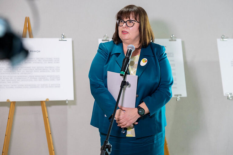 Seimo Pirmininko pavaduotoja Orinta Leiputė atvėrė parodą „Mirtinos nuodėmės. Tai vyksta šalia mūsų“, kurioje pristatomos seksualinį smurtą išgyvenusių moterų istorijos. Seimo Pirmininko pavaduotoja Orinta Leiputė atvėrė parodą „Mirtinos nuodėmės. Tai vyksta šalia mūsų“, kurioje pristatomos seksualinį smurtą išgyvenusių moterų istorijos.