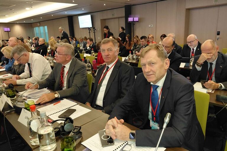 Seimo delegacijos NATO PA pirmininkas Š. Birutis, Seimo nariai A. Ažubalis ir A. Butkevičius dalyvauja jungtiniuose NATO PA Politikos ir saugumo, Gynybos ir saugumo bei Ekonomikos ir saugumo komitetų posėdžiuose Briuselyje. Tarptautinių ryšių sk. nuotr.