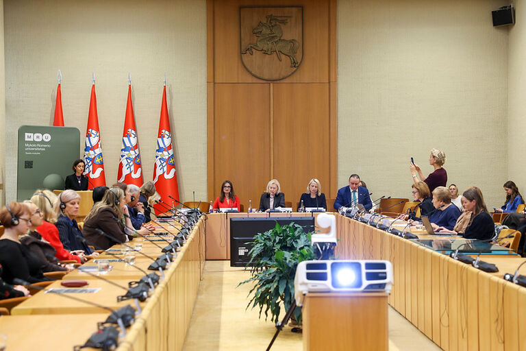 Seime vyko tarptautinė konferencija „Moterys teisėje: minint 100-ąsias pirmosios moters teisėjos Lietuvoje paskyrimo metines“. Seime vyko tarptautinė konferencija „Moterys teisėje: minint 100-ąsias pirmosios moters teisėjos Lietuvoje paskyrimo metines“.