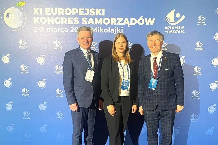 VVSK delegacija – komiteto pirmininkas J. Narkevič, komiteto nariai V. Turauskaitė ir V. Rakutis – dalyvauja Europos vietos savivaldos kongrese „Vietos savivalda neapibrėžtumo laikais – vietos atsakas į globalius iššūkius“. VVSK biuro nuotr.