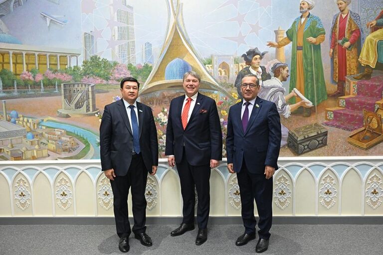 Seimo Tarpparlamentinių ryšių su Uzbekistano Respublika grupės pirmininko pavaduotojas Dainius Varnas Taškente dalyvavo Europos Sąjungos ir Vidurinės Azijos inovacijų forume bei susitiko su Uzbekistano parlamento atstovais. Uzbekistano parlamento nuotr.
