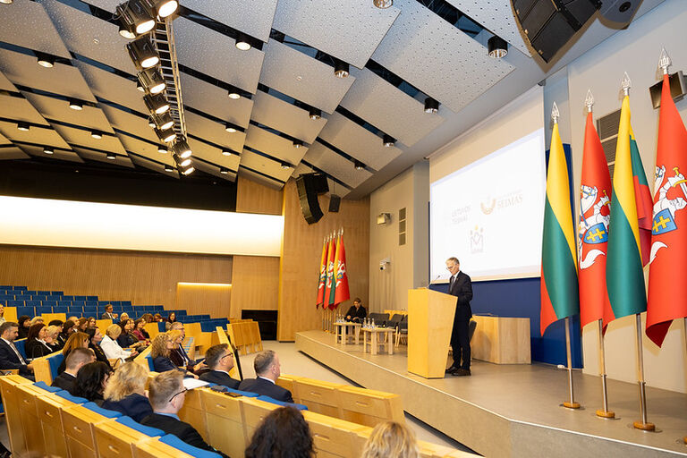 Seimo Teisės ir teisėtvarkos komiteto pirmininkas Julius Sabatauskas sveikina konferencijos „Teisminė mediacija Lietuvoje: kartu kuriant veiksmingą su(si)taikymo kultūrą“ dalyvius Seimo Teisės ir teisėtvarkos komiteto pirmininkas Julius Sabatauskas sveikina konferencijos „Teisminė mediacija Lietuvoje: kartu kuriant veiksmingą su(si)taikymo kultūrą“ dalyvius