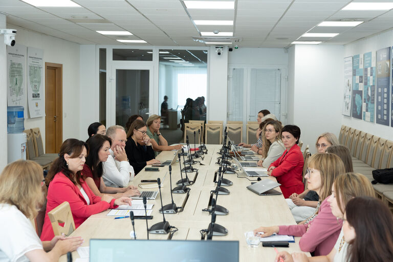 Seimo narių Jurgitos Sejonienės ir Paulės Kuzmickienės susitikimas su socialiniais partneriais dėl slaugos ir ilgalaikės priežiūros