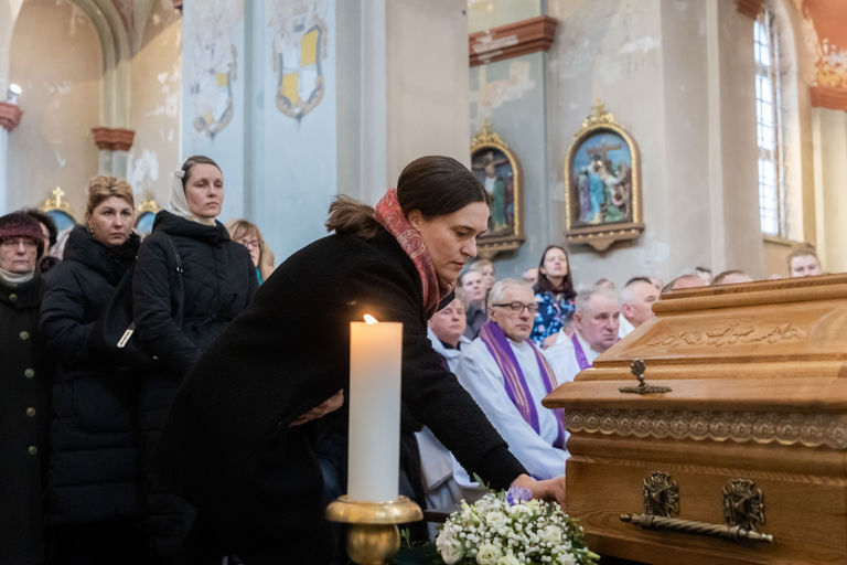 Seimo Pirmininko pavaduotoja R. Morkūnaitė-Mikulėnienė atsisveikino su mirusia 2017 m. Laisvės premijos laureate, disidente Nijole Sadūnaite