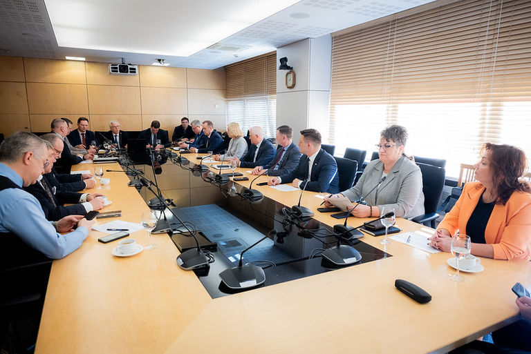 Frakcijos Nemuno aušra susitikimas su finansų ministru Rimantu Šadžiumi. 2025-05-22