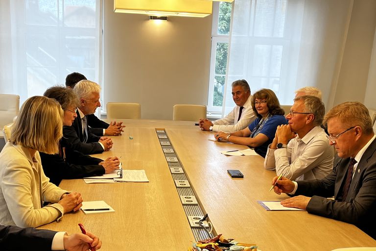 Seimo Tarpparlamentinių ryšių su Latvijos Respublika grupės nariai susitiko su Latvijos Respublikos Saeimos Bendradarbiavimo su Lietuvos parlamentu vystymo grupės nariais. Lietuvos Respublikos Seimo kanceliarijos nuotrauka