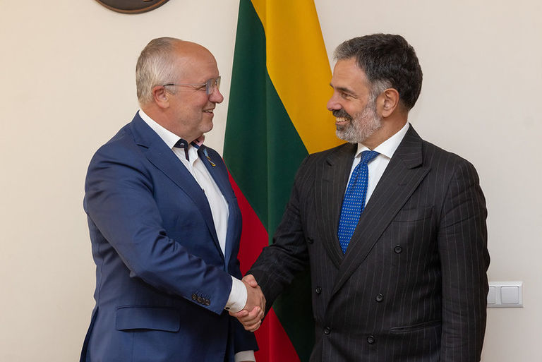 Seimo Pirmininko pirmojo pavaduotojo Juozo Oleko susitikimas su Italijos Respublikos ambasadoriumi Lietuvos Respublikoje Emanuele de Maigret. 2025-06-26 Fotogr. Martynas Ambrazas