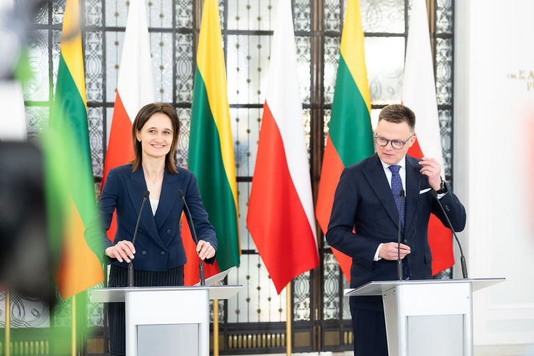 Su darbo vizitu Varšuvoje viešėjusi Seimo Pirmininkė Viktorija Čmilytė-Nielsen susitiko su Lenkijos Seimo Maršalka Šymonu Holovnia (Szymon Hołownia)