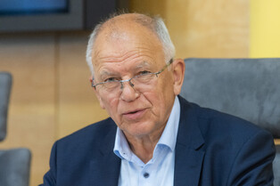 Seimo skaitykloje – Vytenio Povilo Andriukaičio 75-mečiui skirta paroda
