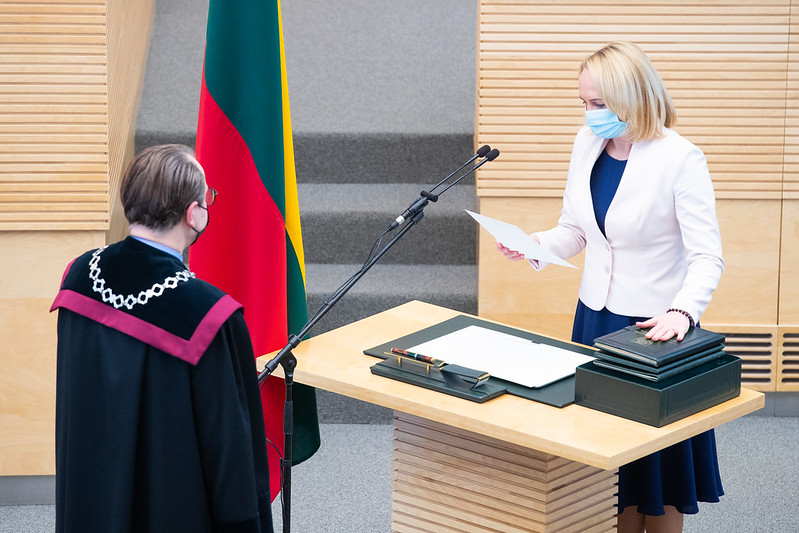 2021 05 11</br> Seimo posėdyje prisiekė Seimo narė Edita Rudelienė
