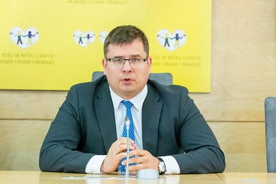 Seimo TS-LKD frakcija registravimo nutarimą, kuriuo nepritaria dvidešimtosios Lietuvos Respublikos Vyriausybės programai