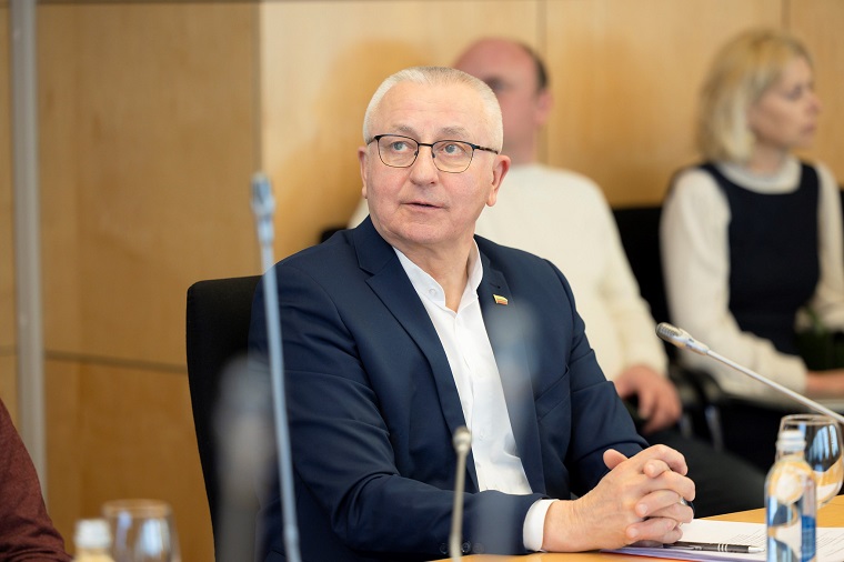 Seimo nario J. Varkalio pranešimas: „Stengsimės, kad darbe niekas nebežūtų“