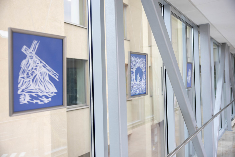 Irenos Mažeikaitės karpinių paroda „Odė gyvenimui“ (Jungiamoji galerija)