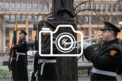 Gėlių padėjimo ceremonijos prie Kovo 11-ajai skirto paminklo „Žinia“ nuotraukos (2020-01-13)