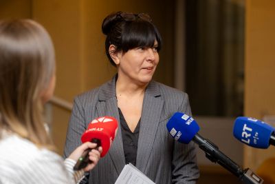 Seimo narės I. Kižienės pranešimas: „Siūloma panaikinti neteisybę: senatvės pensijos sulaukę žmonės su negalia nepraras savo teisių“