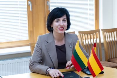 Seimo narės V. Aleknavičienės pranešimas: Švietimo komiteto pirmininkė susitiko su Ispanijos ambasadore Lietuvoje ir Ispanijos švietimo ministerijos paskirta patarėja švietimo klausimais Baltijos šalims