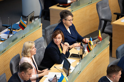 Seimas svarstys siūlymą grąžinti į valstybės tarnybą „išvalstybintus“ darbuotojus