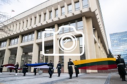 Trijų Baltijos valstybių vėliavų pakėlimo ceremonijos Nepriklausomybės aikštėje nuotraukos (2021 03 11)