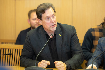 Seimo nario V. Juozapaičio pranešimas: „Ketveri karo metai: sąžinės ir vertybių patikra“

