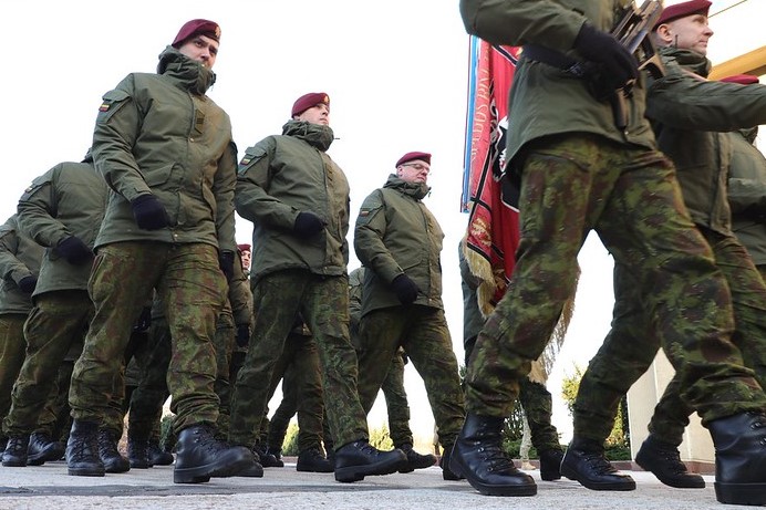 Minint Krašto apsaugos savanorių pajėgų įkūrimo 31-ąsias metines prie Seimo rūmų įvyks iškilminga rikiuotė
