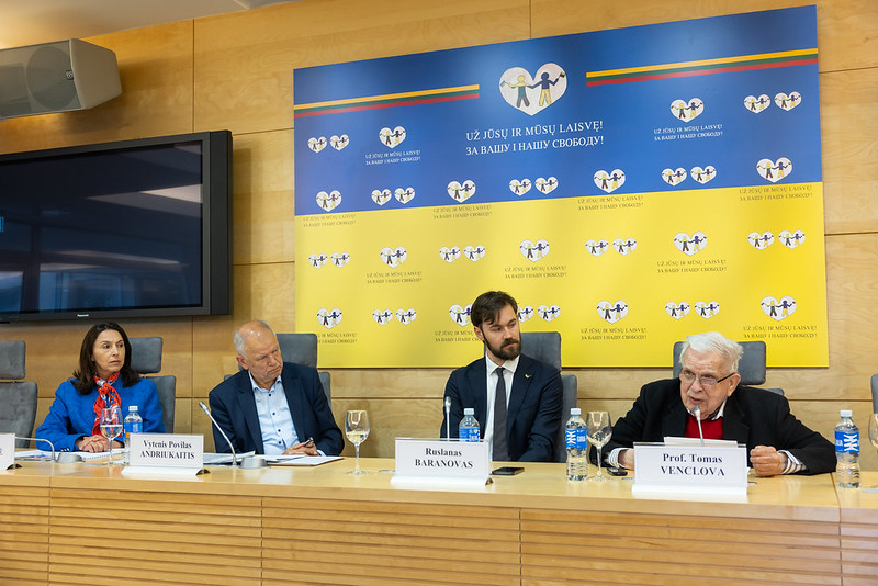 Seimo nario R. Baranovo pranešimas po spaudos konferencijos: Helsinkio deklaracijai – 50 metų: principams, kurie mus vedė į laisvę, šiandien kyla grėsmė

