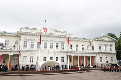 2021 metų Valstybės (Lietuvos Karaliaus Mindaugo karūnavimo) ir Tautiškos giesmės dienos minėjimas