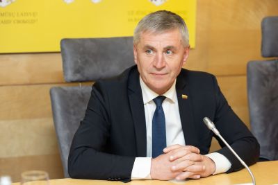 Seimo nario K. Vilkausko pranešimas: siūloma steigti ekologines investicines vietoves, kuriose žmonės gautų sklypą, paramą būstui, mokestinių lengvatų