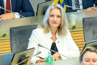 Seimo narės J. Rojakos pranešimas: „Jekaterina Rojaka. Finansų skaitmeninimas arba „šioje šalyje nėra vietos senukams”