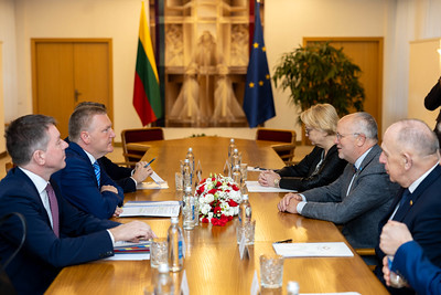 2025 10 09</br>Seimo Pirmininko J. Oleko susitikimas su EK nariu Maiklu Magratu, atsakingu už demokratiją, teisingumą ir teisės viršenybę