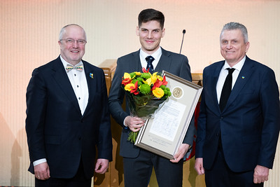 Nepriklausomybės atkūrimo dienos minėjime dr. Adomui Klimantui įteikta Valstybės Nepriklausomybės stipendija