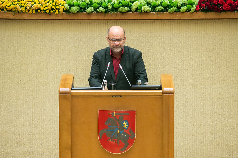 Nepriklausomybės atkūrimo 30-mečiui skirto Seimo suvenyro kūrėjo, stiklo menininko Remigijaus Kriuko kalba Lietuvos Nepriklausomybės atkūrimo 30-mečio minėjime (2020-09-10)