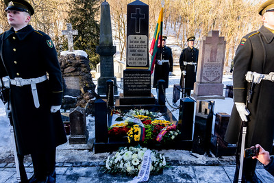 1918 m. vasario 16-osios Nepriklausomybės Akto signatarų pagerbimo Rasų kapinėse nuotraukos (2026-02-13)