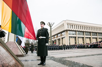 Nepriklausomybės atkūrimo dieną – šventinė Baltijos valstybių vėliavų pakėlimo ceremonija (2019-03-08)