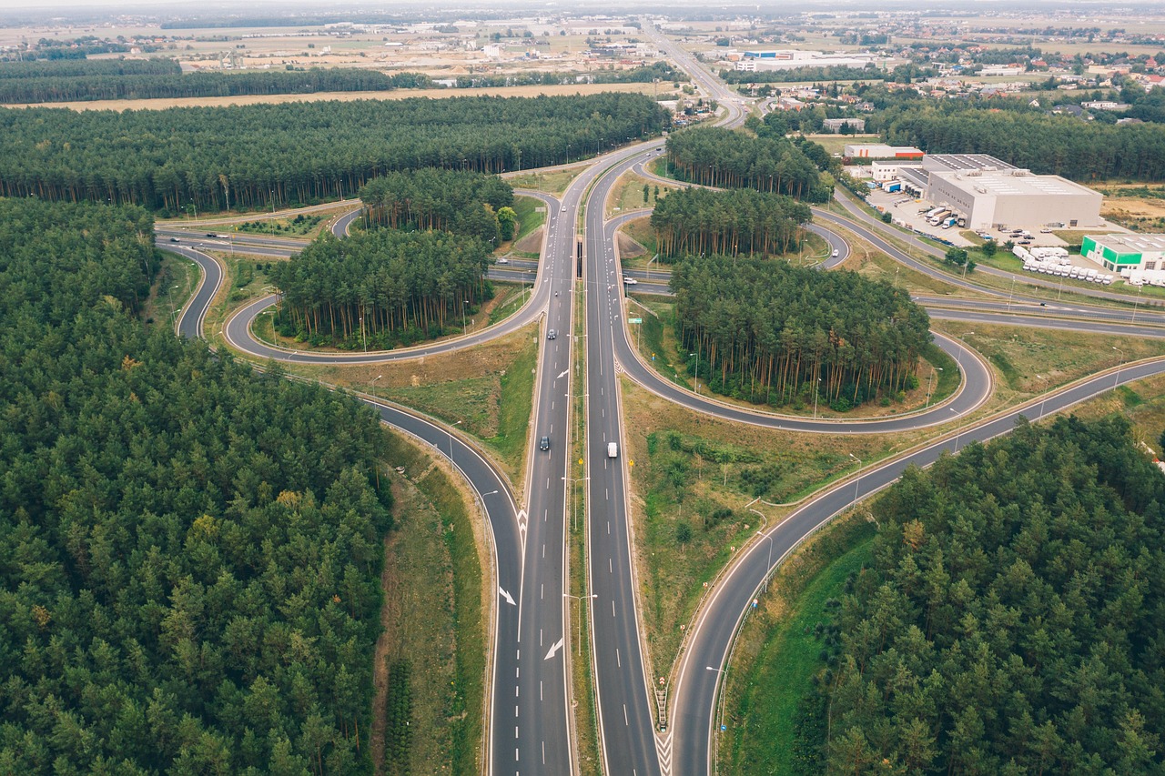 Seimas leido taikyti mažesnes kelių rinkliavas žemės ūkio bei ekologiškam transportui