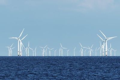 Jūrinio vėjo parko fiasko: 4 mln. eurų už laivų „pasiplaukiojimą“, paslėptas partnerio pasitraukimas ir veikla be leidimo – Seimo komisija reikalauja atsakymų

