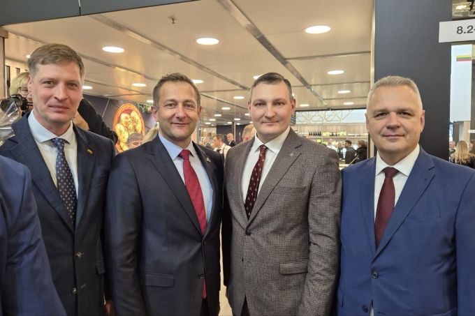 Su komisaru Ch.Hansen.jpg