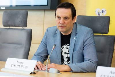 Seimo nario T. Tomilino pranešimas: „Diskusijos Seime dalyviai: LGBTQ+ diskriminacija Lietuvoje išplitusi kone visose srityse“