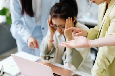 Seimo Savižudybių ir smurto komisija ragina institucijas suvienodinti ikiteisminės gynybos galimybes visiems asmenims, patiriantiems psichologinį smurtą darbe

