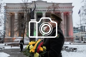 Gėlių padėjimo ceremonijos prie Kovo 11-ajai skirto paminklo „Žinia“ nuotraukos (2019-01-13)
