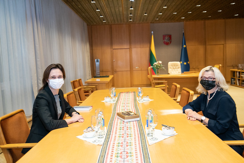 2021 10 29</br>Seimo Pirmininkės V. Čmilytės-Nielsen susitikimas su Lietuvos Respublikos Konstitucinio Teismo pirmininke Danute Jočiene