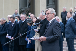 Seimo Pirmininko prof. Viktoro Pranckiečio kalba Valstybės vėliavos pakėlimo ceremonijoje, skirtoje Gedulo ir vilties, Okupacijos ir genocido dienų tragiškoms netektims ir pasipriešinimui atminti (2020 m. birželio 14 d.)